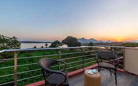 Luna Villa By Stayvista - Lakeside Charm With Terrace, Lush Lawn & Modern Decor