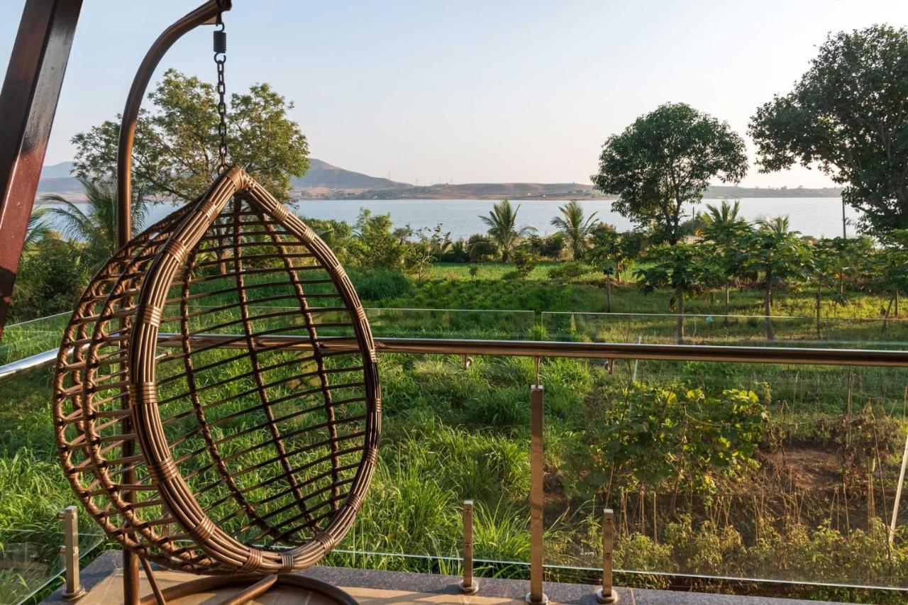 Luna Villa By Stayvista - Lakeside Charm With Terrace, Lush Lawn & Modern Decor Nashik Exterior photo